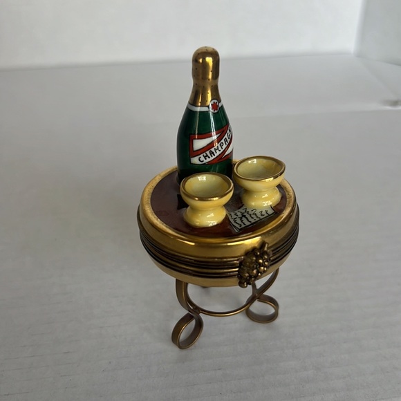 AUTHENTIC LIMOGES TABLE WITH CHAMPAGNE BOTTLE AND GLASSES - Picture 2 of 4